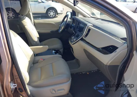 2019 Toyota Sienna Xle 8 Passenger z USA, uszkodzony, nr VIN 5TDYZ3DC7KS984973